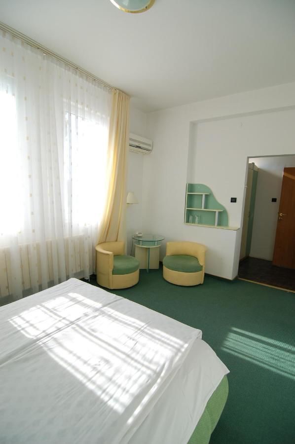 Отель Hotel Zamak Inter Omurtag-29