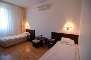 Отель Hotel Zamak Inter Omurtag Двухместный номер с 1 кроватью или 2 отдельными кроватями-5