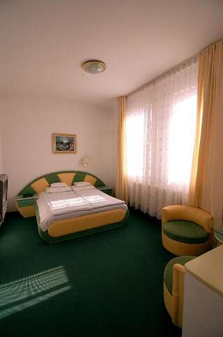 Отель Hotel Zamak Inter Omurtag Двухместный номер с 1 кроватью или 2 отдельными кроватями-6
